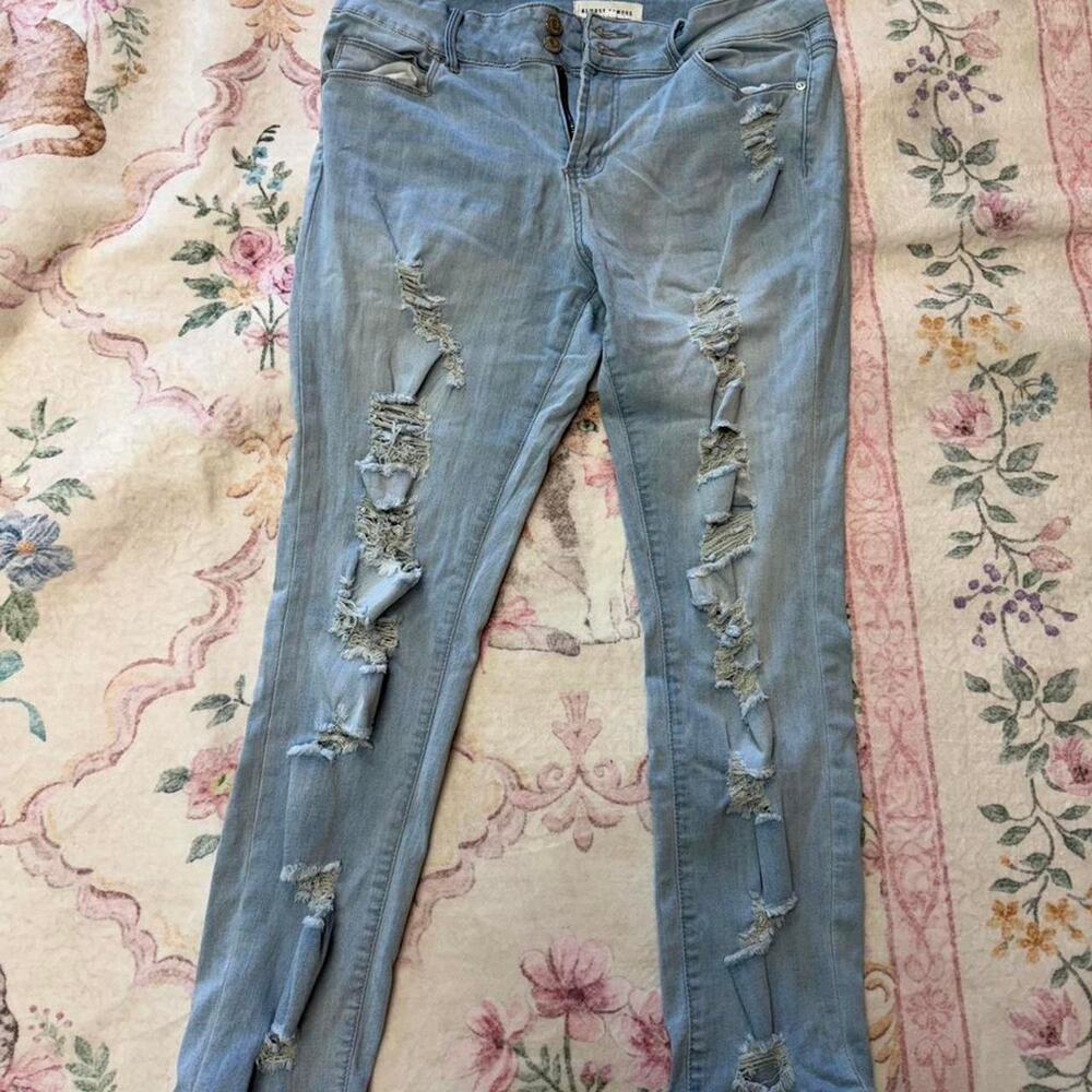Almost famous light wash distressed